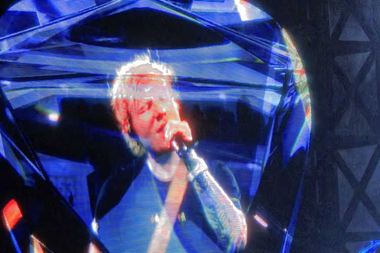 Hasil foto konser musik Ed Sheeran di Jakarta lewat panel LCD
