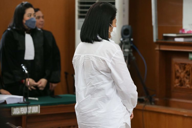 Terdakwa kasus pembunuhan berencana Brigadir Nofriansyah Yosua Hutabarat atau Brigadir J, Putri Cadrawathi menjalani sidang pembacaan tuntutan di Pengadilan Negeri Jakarta Selatan, Rabu (18/1/2023).