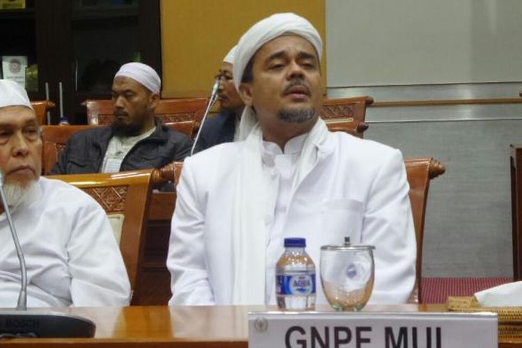 Pimpinan Front Pembela Islam (FPI) Rizieq Shihab di Kompleks Parlemen, Senayan, Jakarta, Selasa (17/1/2017).