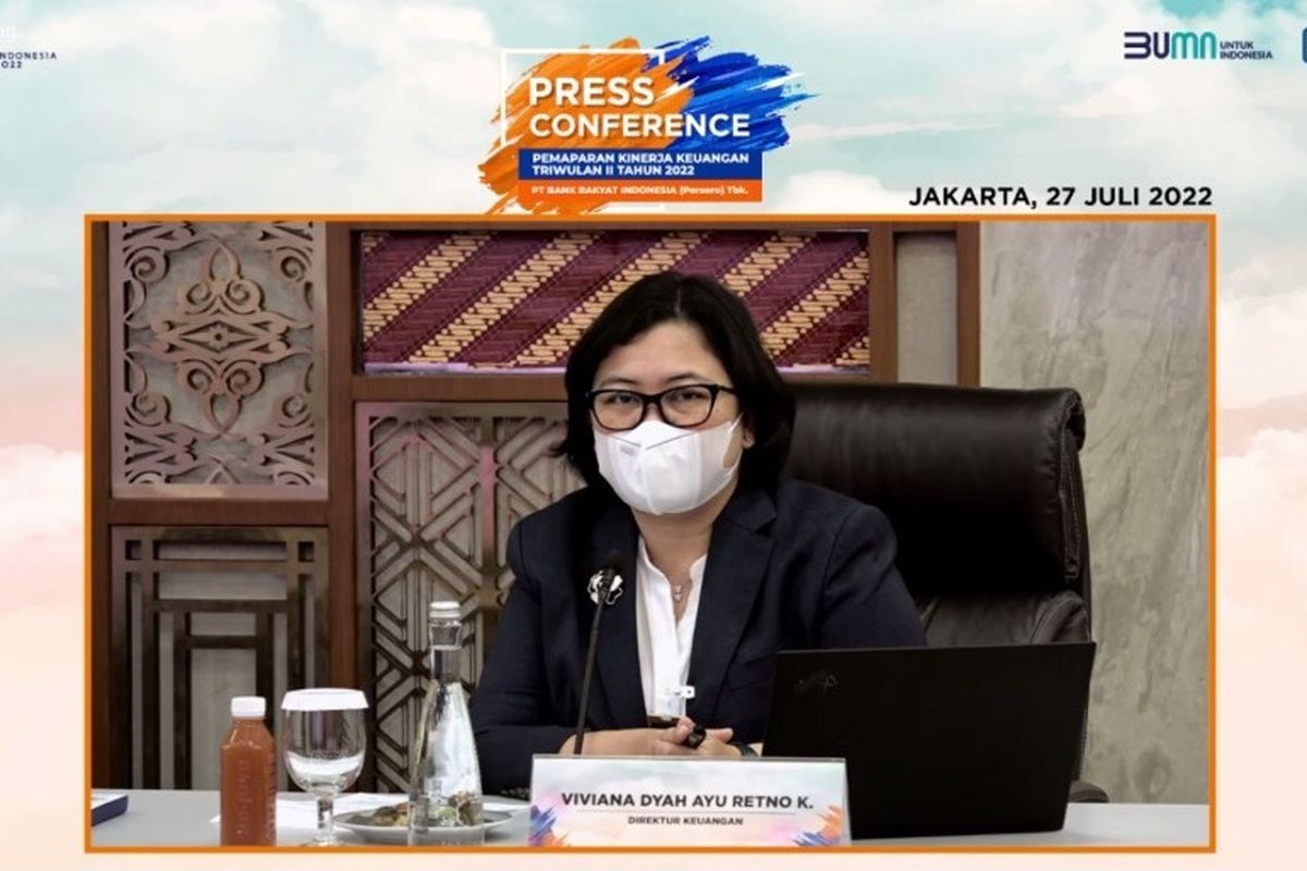 Direktur Keuangan BRI Viviana Dyah Ayu Retno saat konferensi pers, Rabu (27/7/2022).