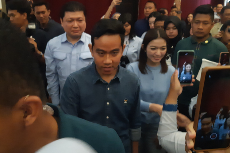 Calon wakil presiden nomor urut 2 Gibran Rakabuming Raka berkampanye dengan mendatangi perusahaan tekstil PT Sri Rejeki Isman Tbk (Sritex) di Sukoharjo, Jawa Tengah, Selasa (23/1/2023).