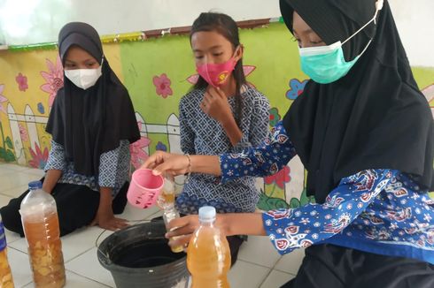 Inovasi Anak SD di Jambi, Olah Sampah Kulit Buah Jadi Cairan Pembersih Lantai