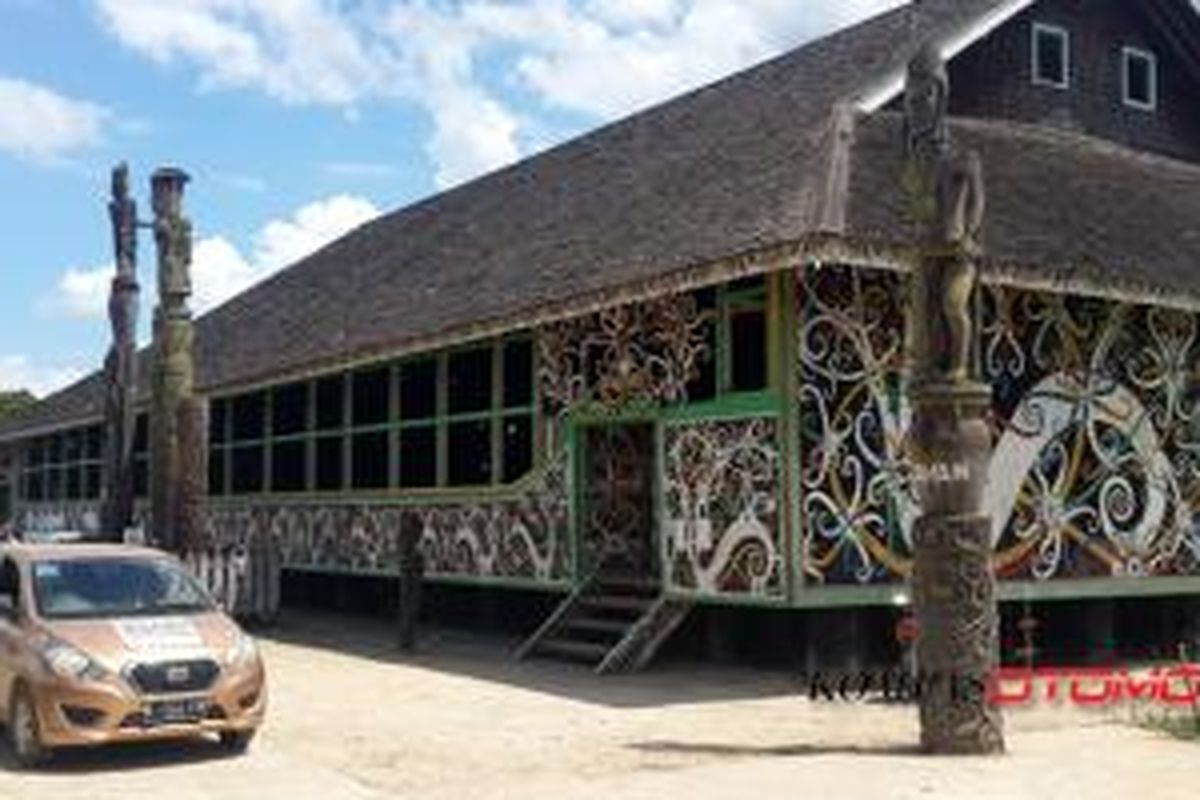 Datsun Risers Expedition mengeksplorasi budaya Dayak Kayan di Desa Miau Baru.