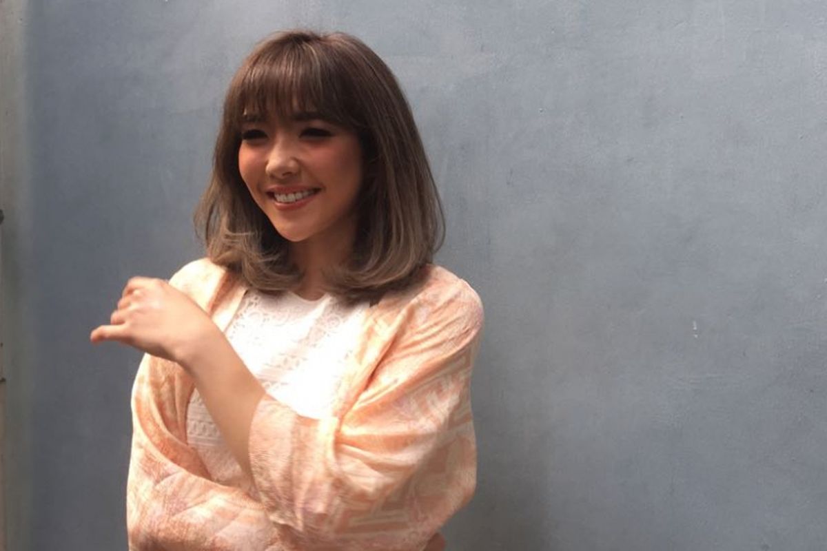 Gisella Anastasia berpose di pelataran Gedung Trans, Mampang Prapatan, Jakarta Selatan, Rabu (6/6/2018).