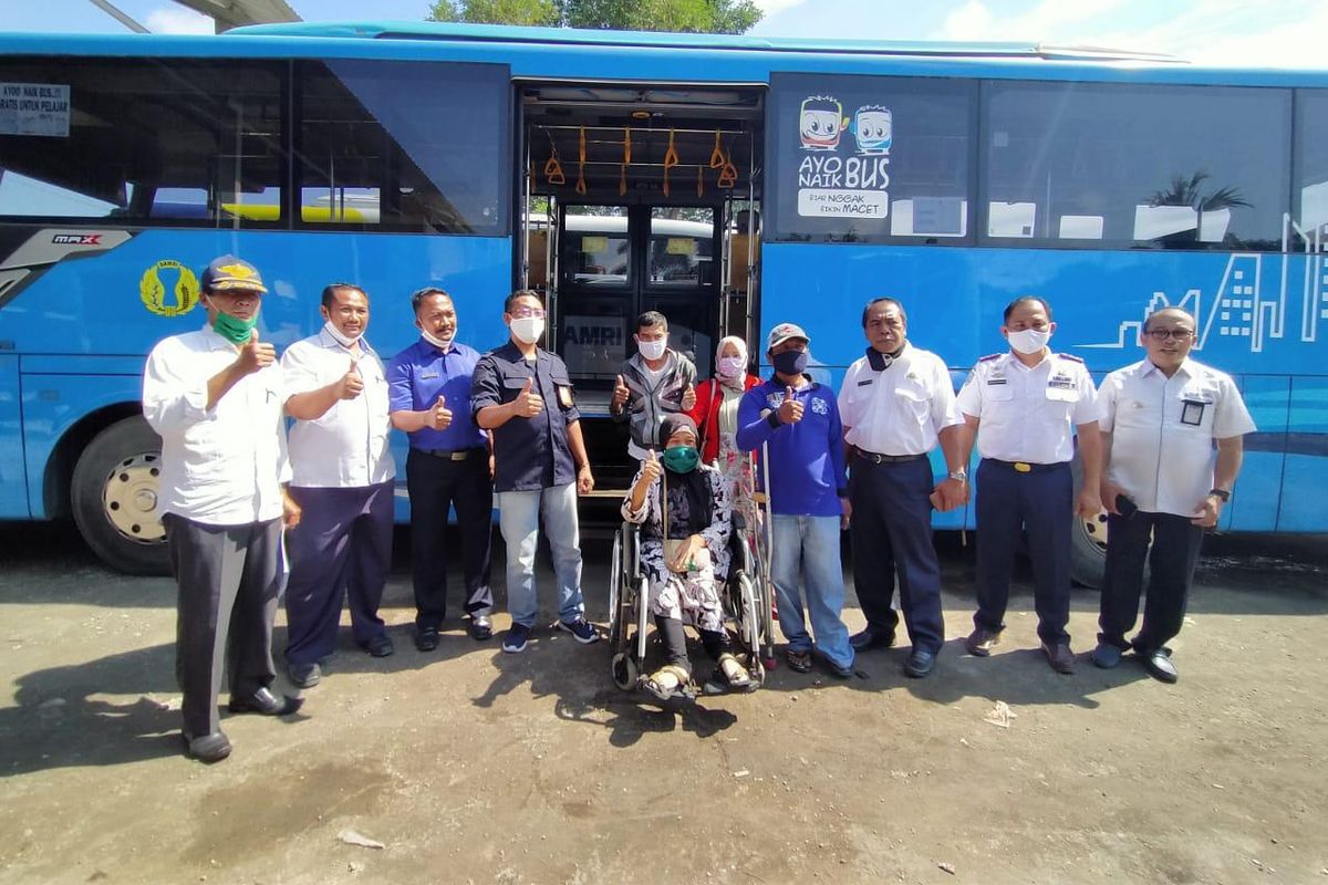 Bus Damri yang ramah lansia, difabel, dan lingkungan