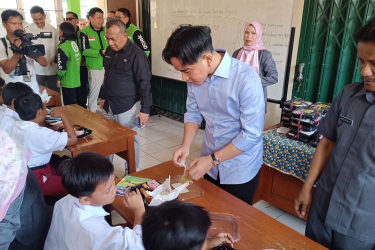 Gibran Tinjau Uji Coba Program Makan Gratis di Sentul Bogor