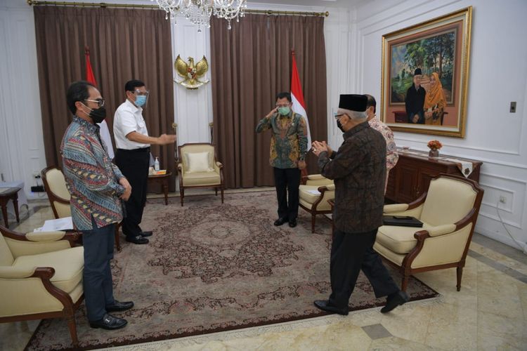 Wakil Presiden Maruf Amin saat menerima Menteri Koordinator Bidang Kemaritiman dan Investasi Luhut Binsar Pandjaitan, Menteri Kesehatan Terawan Agus Putranto, dan Direktur Bio Farma, di Rumah Dinas Wakil Presiden, Jakarta, Jumat (2/10/2020).