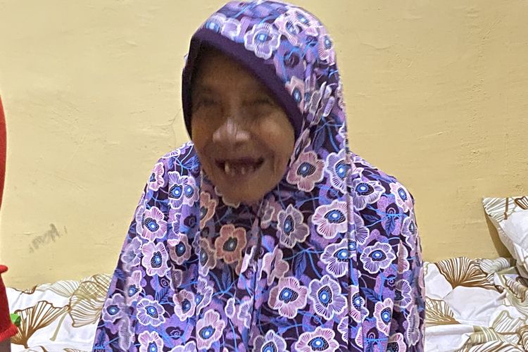 Nasikah, nenek 74 tahun di Surabaya yang viral karena dititipkan anaknya ke Griya Lansia Malang, Senin (30/6/2025)