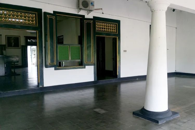 Museum Mangkunegaran di Kompleks Pura Mangkunegaran, Surakarta.