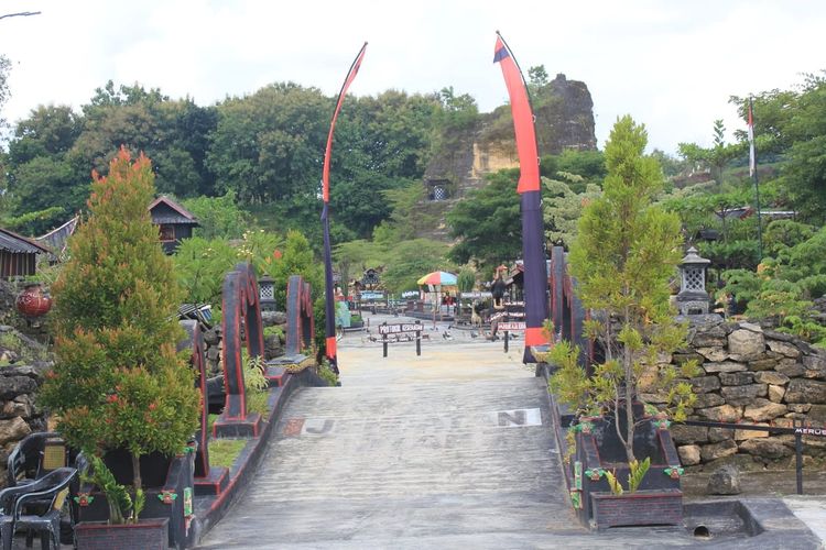 Obyek wisata Istana Gunung Mas di Lamongan, Jawa Timur