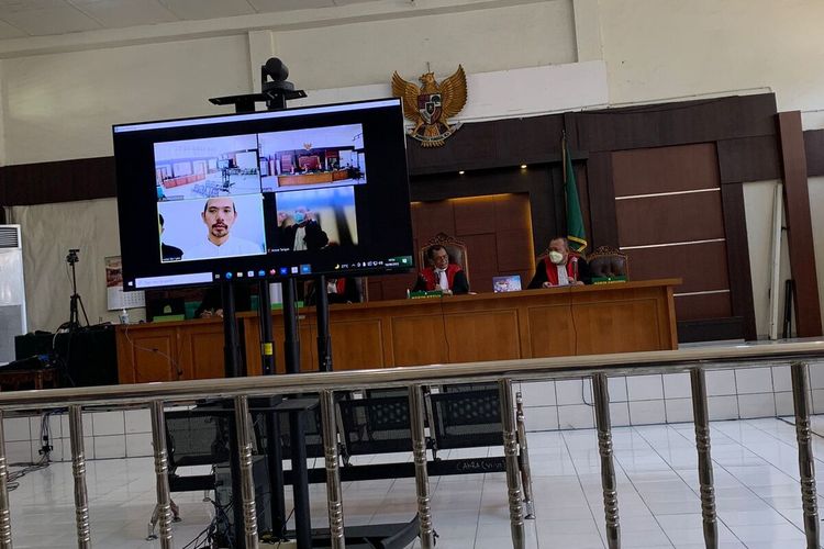 Terdakwa AKBP Dalizon yang menjalani sidang secara virtual di Pengadilan Tindak Pidana Korupsi (Tipikor) Palembang, Jumat (10/6/2022).