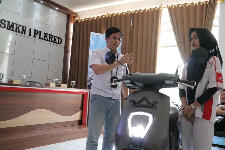 AHM transfer teknologi motor listrik melalui edukasi ke SMK binaan