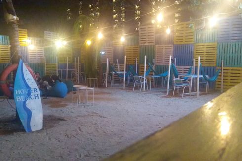 Di Kota Tangerang, Ada Kafe Bertema Pantai Lengkap dengan Pasirnya