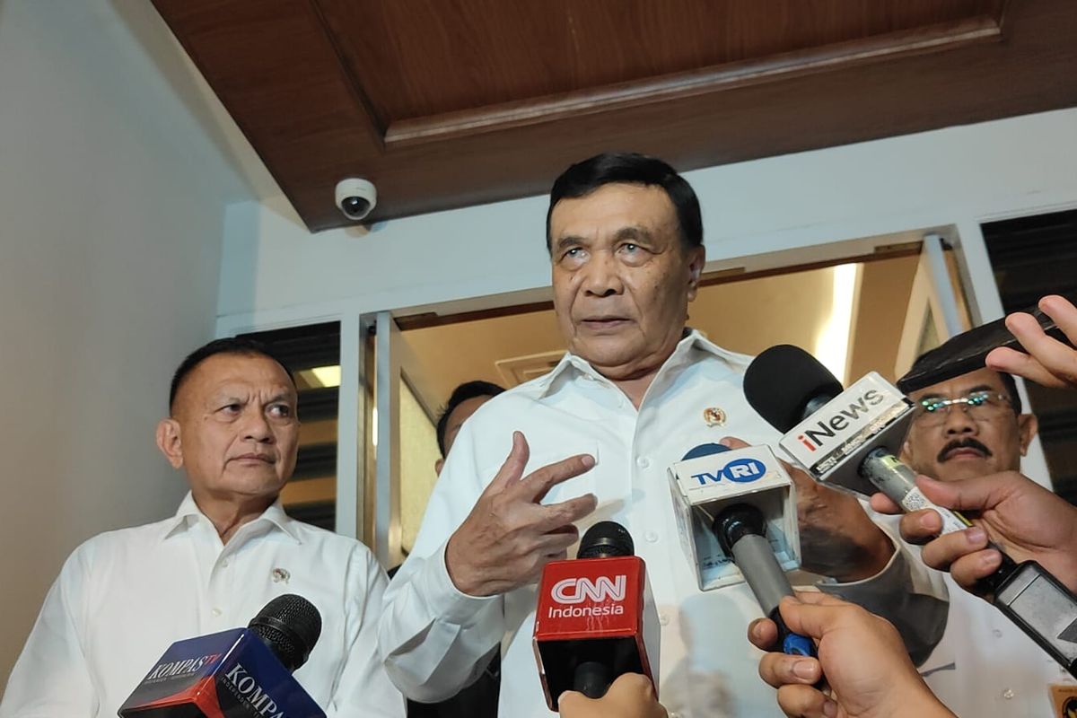 Menko Polkam, Djamari Chaniago ditemui di Gedung Kemenko Polkam, Jakarta, di hari pertamanya sebagai Menko Polkam, Rabu (17/9/2025).