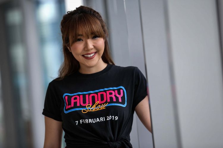 Gisella Anastasia berpose saat media visit film Laundry Show di Menara Kompas, Palmerah, Jakarta Barat, Rabu (23/01/2019). Melibatkan sejumlah stand up comedian dan pelawak, film Laundry Show ini akan tayang pada 7 Februari 2019 mendatang.