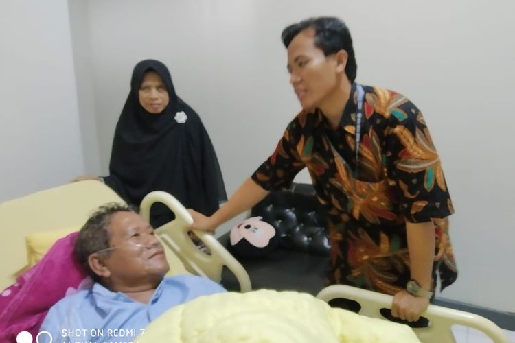 Niman, Ketua PPS Cimpaeun yang dirawat di Trimitra Cibinong, Depok, Senin (22/4/2019).