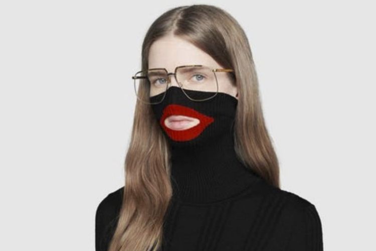 Balaclava jumper dari koleksi Musim Dingin 2018 milik Gucci ini dianggap rasial. (NPR)