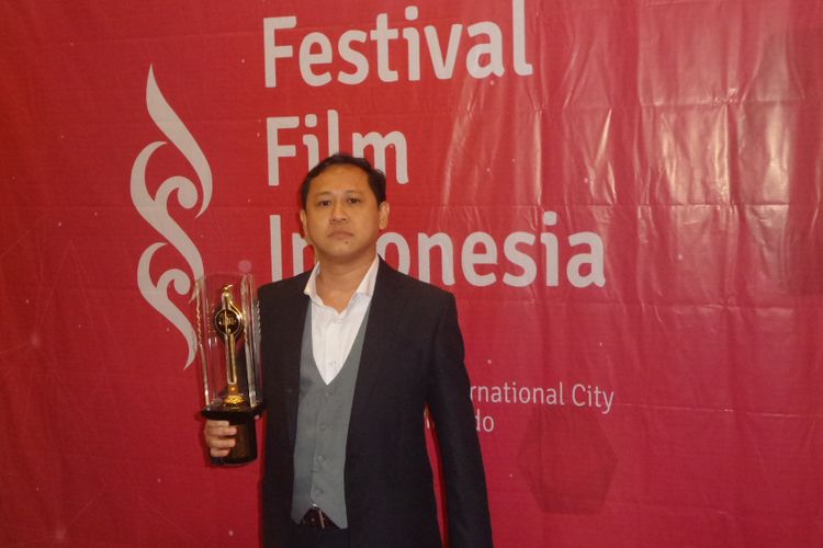 Edwim mendapatkan penghargaan untuk kategori Sutradara Terbaik untuk film Posesif pada Festival Film Indonesia (FFI) 2017, di Grand Kawanua International City, Manado, Sulawesi Utara, Sabtu (11/11/2017) malam.