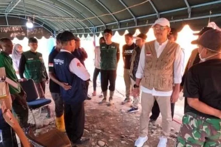 Dirjen Bimas Islam Kementerian Agama (Kemenag), Abu Rokhmad, saat meninjau lokasi terdampak bencana di Aceh, Selasa (13/1/2026)