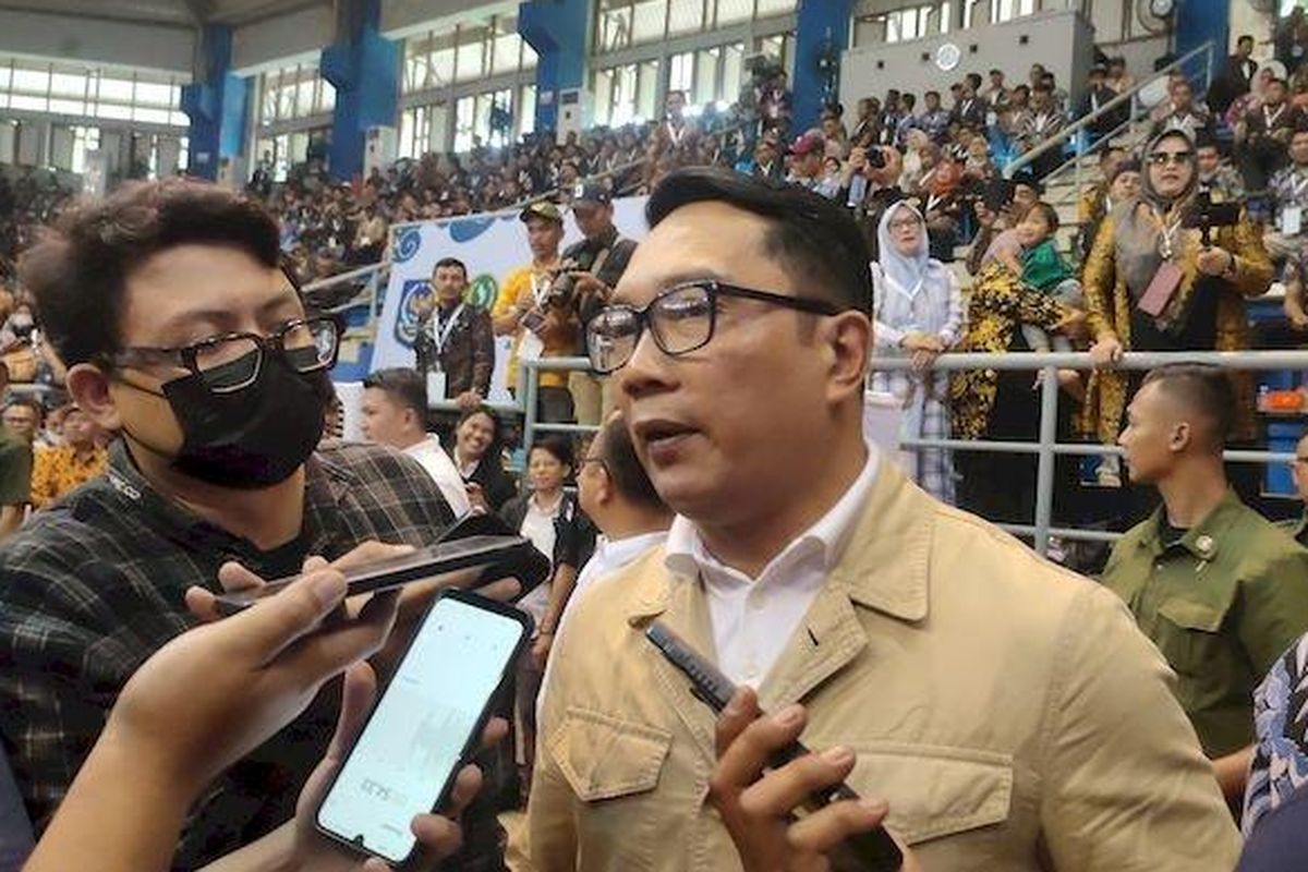 Ridwan Kamil saat diwawancarai di GOR C-Tra arena kota Bandung, Kamis (23/11/2023) 
