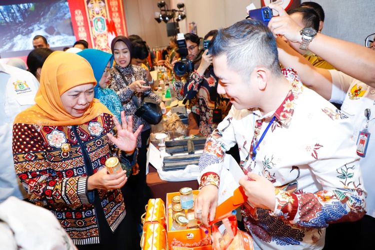 Khofifah Undang 4.000 Warga Ikuti Upacara HUT ke-81 RI di Grahadi, Ada Atraksi Gantole