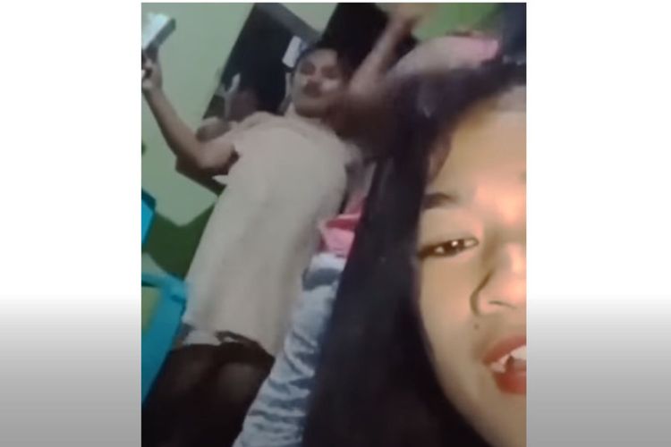 Tangkapan layar telepon seluler dari adegan video yang memlesetkan syair lagu Aisyah istri Rasulullah  yang viral di media sosial, Ketiga pelaku adalah warga Leato Utara, Kota Gorontalo saat ini telah diamankan polisi.