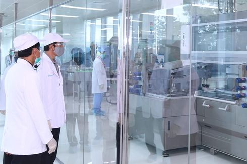 Jokowi Tinjau Fasilitas Produksi Vaksin Covid-19 Milik Bio Farma