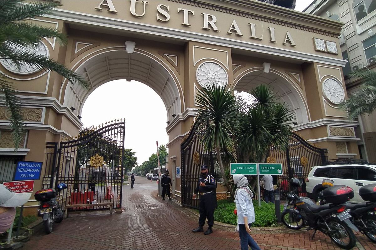 Pintu gerbang kluster Australia Green Lake City Kota Tangerang, Rabu (24/6/2020)