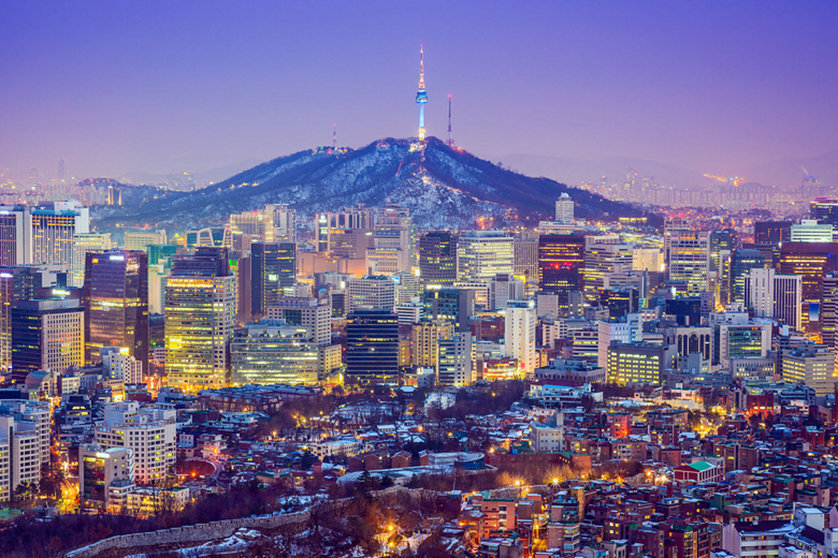 Pemandangan Korea Selatan pada malam hari (Dok. iStock/DeanPavonePhoto)