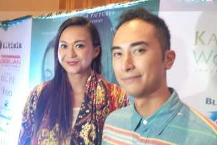 Winky Wiryawan dan istrinya, Kenes Andari, menghadiri pemutaran film I am Hope di Epicentrum XXI, Kuningan, Jakarta Selatan, Selasa (9/2/2016).