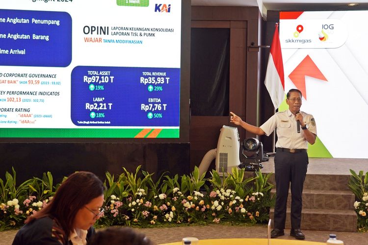 Direktur Utama KAI Didiek Hartantyo saat menjadi pembicara dalam sesi Inspirational Talk pada Rapat Kerja Tengah Tahun SKK Migas 2025 yang digelar di Gedung City Plaza Jakarta, Rabu (16/7/2025).