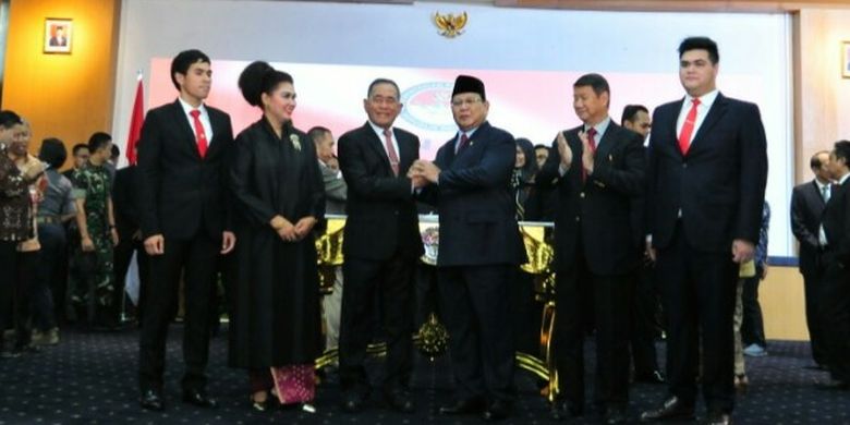 Serah terima jabatan Menteri Pertahanan (Menhan) periode 2014-2019 Ryamizard Ryacudu kepada Menhan periode 2019-2024 di Kantor Kementerian Pertahanan, di Jakarta, Kamis (24/10/2019).