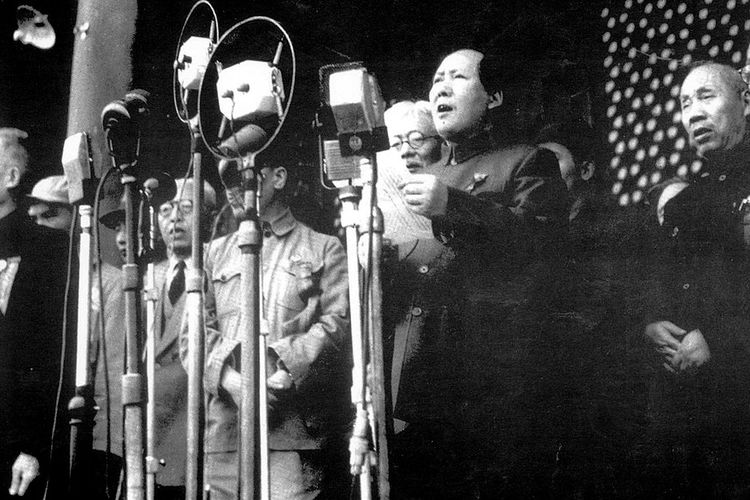 Mao Zedong saat memproklamasikan berdirinya Republik Rakyat China pada 1949.