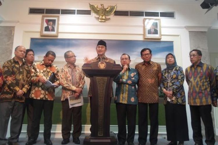 Pengurus Ikatan Cendikikiawan Muslim Indonesia (ICMI) usai bertemu Presiden Joko Widodo di Istana Merdeka, Senin (23/1/2017).