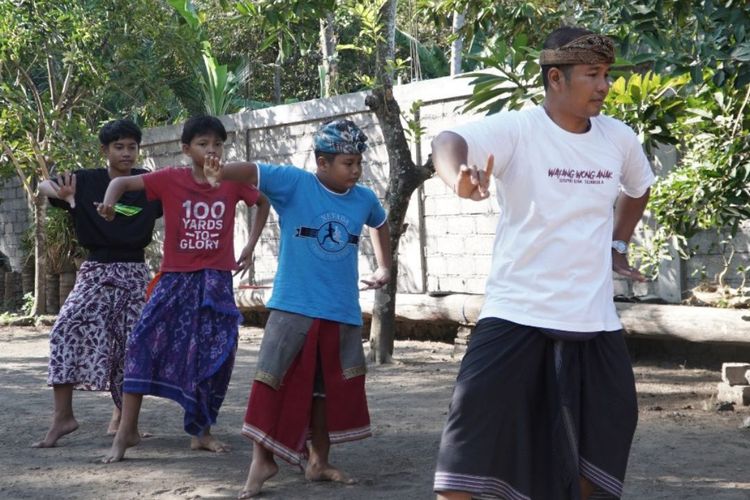 Ketut Sweta Swatara Tak Pernah Lelah Kenalkan Wayang Wong Tejakula pada Generasi Muda