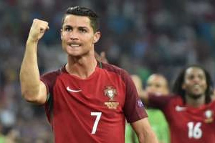 Kegembiraan Cristiano Ronaldo usai keberhasilan mengatasi Polandia dalam adu penalti di perempat final Euro 2016 di Stade Velodrome, Marseille, 30 Juni 30 2016.