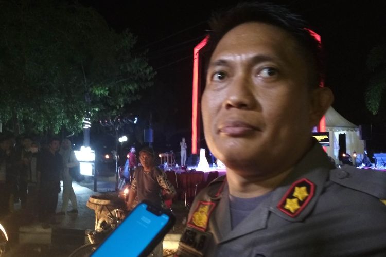 Kapolres Pelabuhan Makassar AKBP Aris Bachtiar saat diwawancara di depan kantor Polres Pelabuhan Makassar, Senin (27/5/2019).