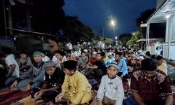 Rutinitas Setiap Tahun, Said Abdullah Bagikan Sedekah kepada Masyarakat di Sumenep
