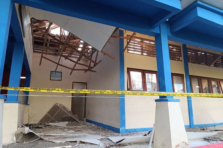 Pemprov NTB Tanggung Biaya Pengobatan Siswa Korban Ambruknya Atap SMAN 7 Mataram