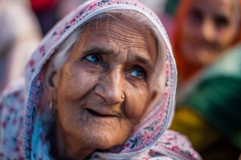 Wajah Protes Damai di Daerah Muslim, Nenek Ini Masuk Majalah Time