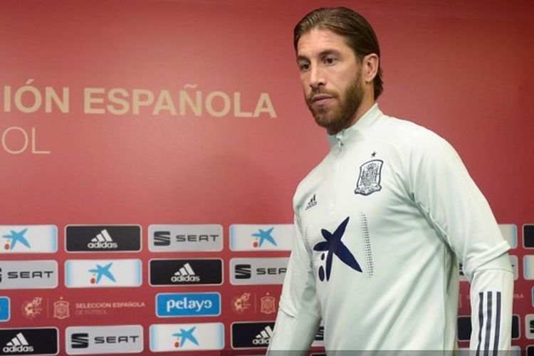 Bek Spanyol, Sergio Ramos datang untuk memberikan konferensi pers jelang melawan Malta dalam laga lanjutan Kualifikasi Euro 2020. Terkini, Sergio Ramos resmi kembali ke Sevilla.