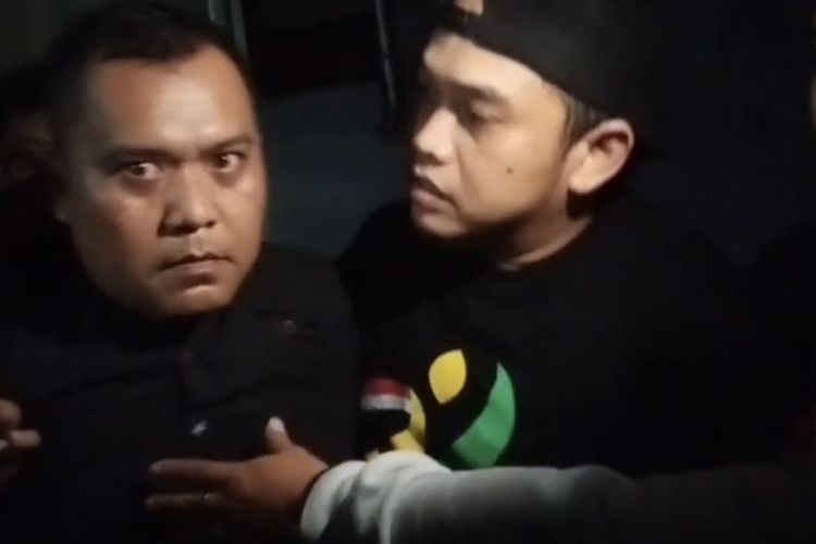 Rohmat Sukur (RS), penyedia tim pantau kasus penculikan dan pembunuhan Kepala Cabang Pembantu (KCP) sebuah bank BUMN bernama Mohammad Ilham Pradipta (37), ditangkap. 