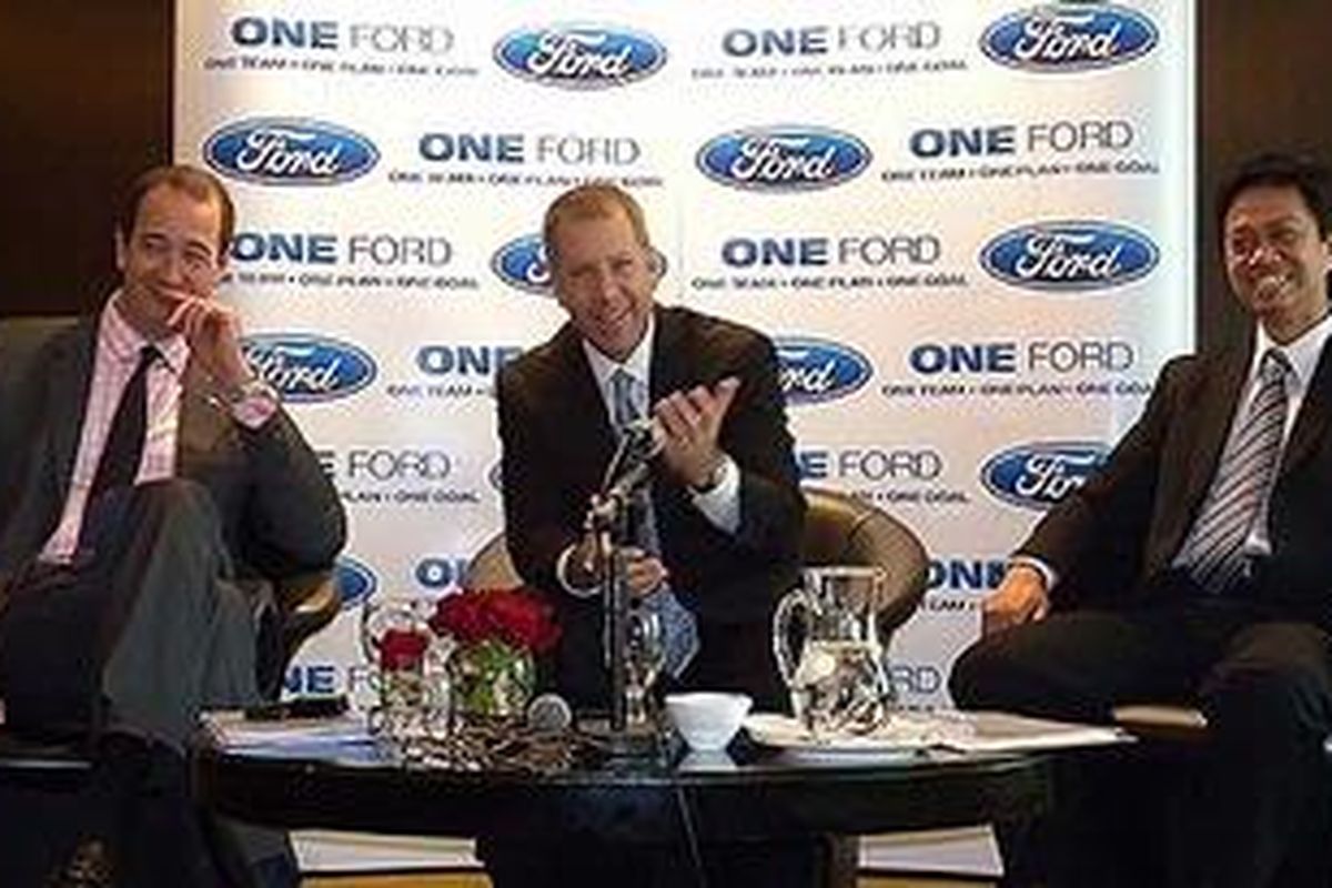 (Kiri-kanan) Peter Fleet, Joe Hinrichs, Bagus Susanto