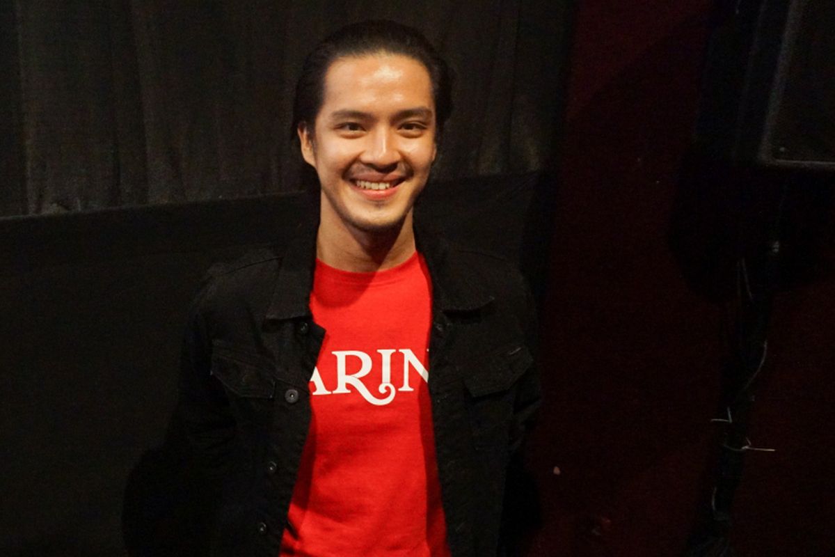 Artis peran yang juga penyanyi Morgan Oey dalam Peluncuran Traser dan Poster film Arini: Masih Ada Kereta yang Akan Lewat di XXI Kemang Village, Jakarta Selatan, Kamis (1/3/2018).