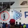Panik KM Umsini Terbakar, Seorang Penumpang Terluka Setelah Lompat dari Kapal