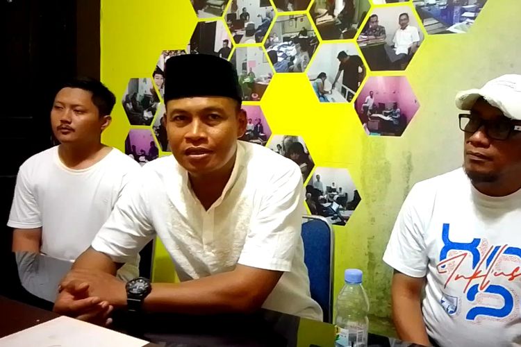 Kapolres Palopo AKBP Safi?i Nafsikin menjelaskan para mahasiswa yang berunjuk rasa hingga ricuh di DPRD Kota Palopo, Sulawesi Selatan pada Senin (10/4/2023) dibebaskan setelah menjalani pemeriksaan sekitar 7 jam lamanya