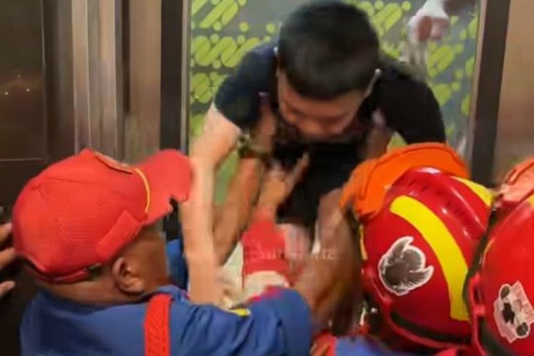 Bapak dan Anak Terjebak Lift Hotel di Solo, Berhasil Dievakuasi Damkar