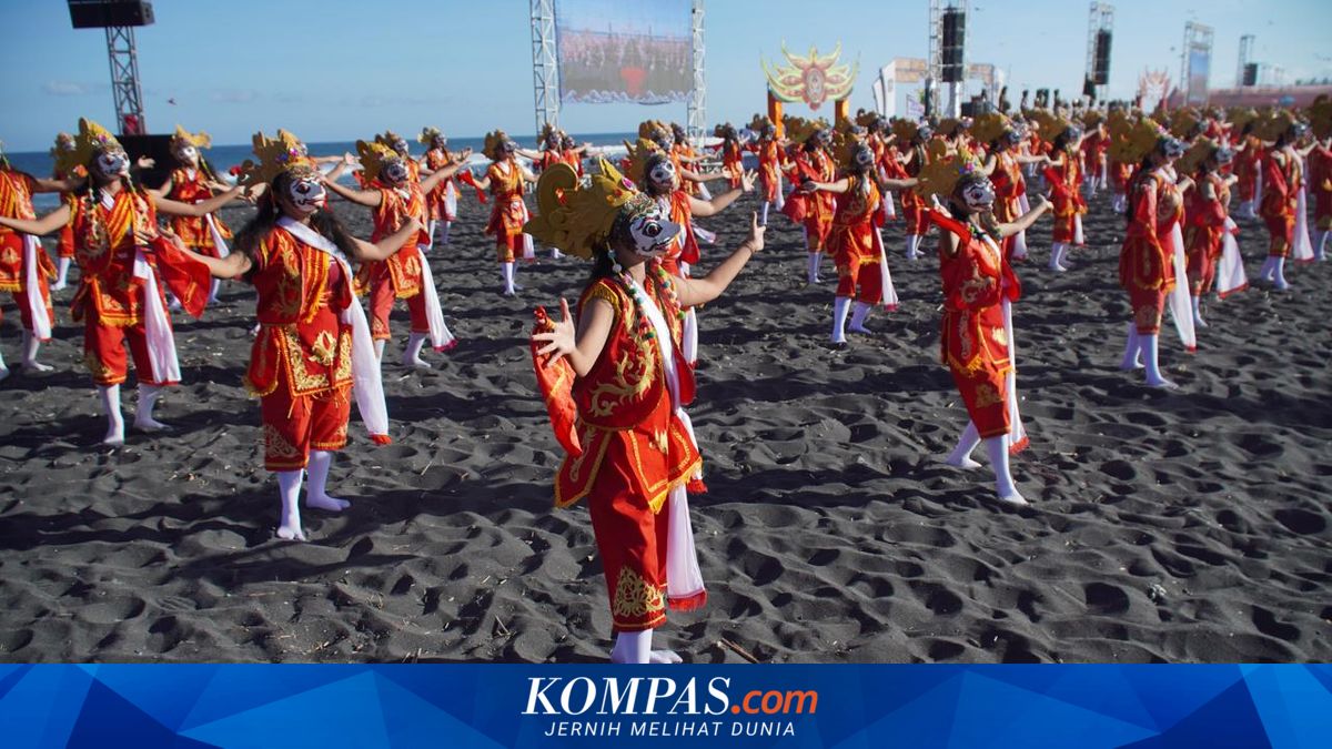 Segoro Topeng Kaliwungu, Tarian Kolosal yang Manjakan Mata Ribuan Wisatawan