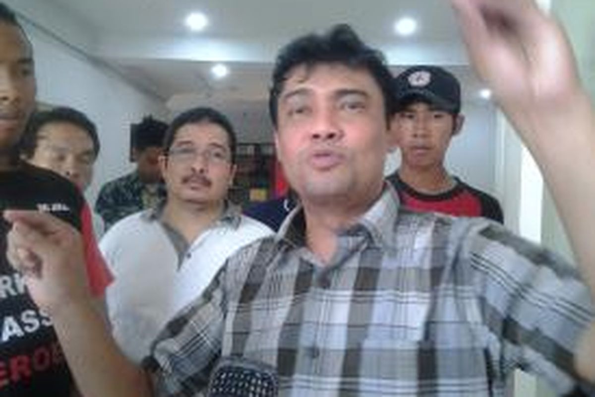 Presiden KSPI Said Iqbal usai konferensi pers menolak UMP DKI Jakarta 2014 di kantor Kontras, Jakarta, Senin (4/11/2013).