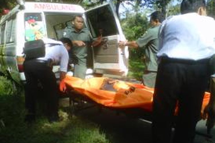 Mayat laki-laki tak dikenal ditemukan tewas disebuah areal persawahan alas Tlogo di dusun Kajangan, desa Kalongan, Ungaran Timur, Kabupaten Semarang, Senin (2/6/2014) siang.

